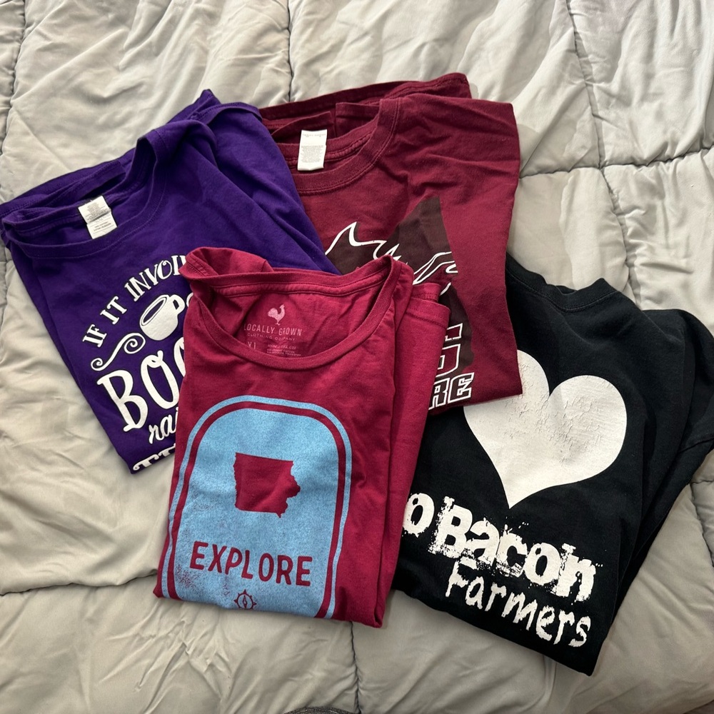 Set of 4 Graphic Tees Size: XL